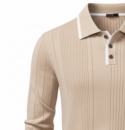 Maglione tradizionale lavorato a maglia 